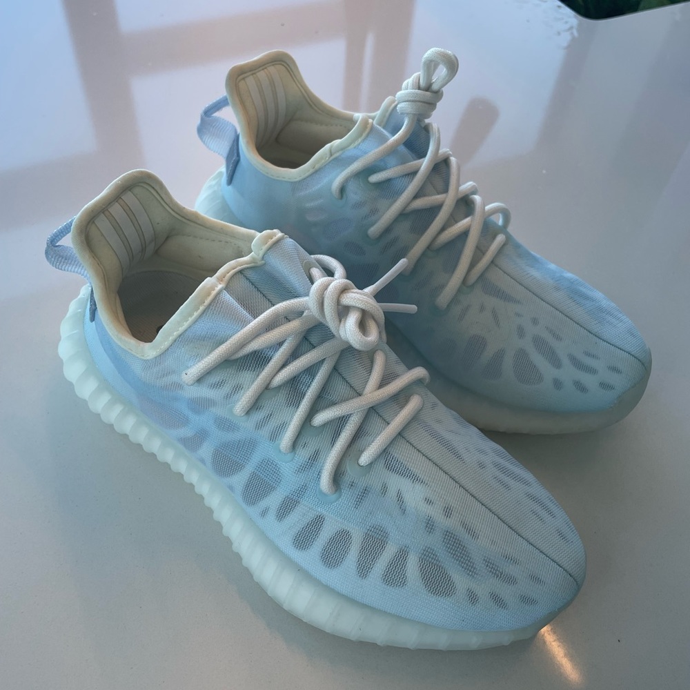 Yeezy Boost 350. Size 5.5. With box. 100% authentic, receipt in photos.